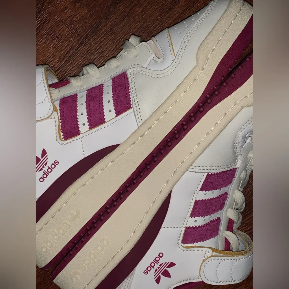 Adidas size 10 Forum 84 low